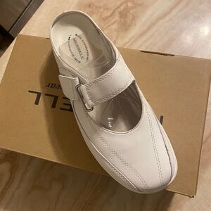NWT MERRELL WOMENS SIZE 8 WHITE SLIP ON LOAFER 👟